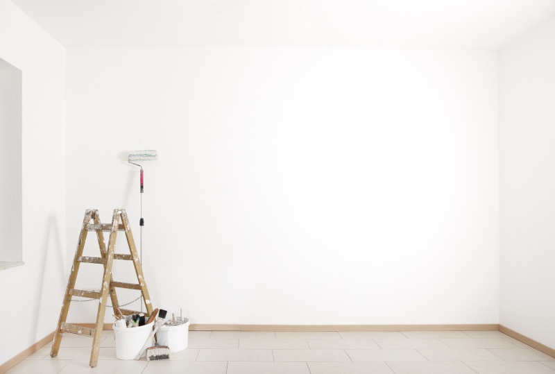 mur-blanc-couleur-peinture claire-interieur-lumineux-clair-eclairci-la-pièce-bien-etre-vitalité