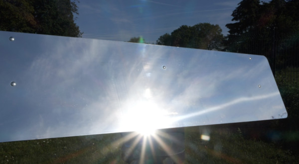 der motorisierte Gartenreflektor ermöglicht es, die Sonnenstrahlen in die eigenen vier Wände zu holen, um die Sonneneinstrahlung in seinem Raum und die Anwesenheit der Sonne zu maximieren