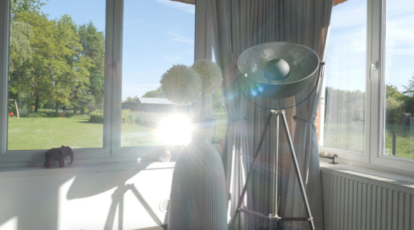 Kundenbericht von sophie, die mit dem motorisierten Gartenreflektor Licht und Sonnenstrahlen in ihr Zuhause bringt