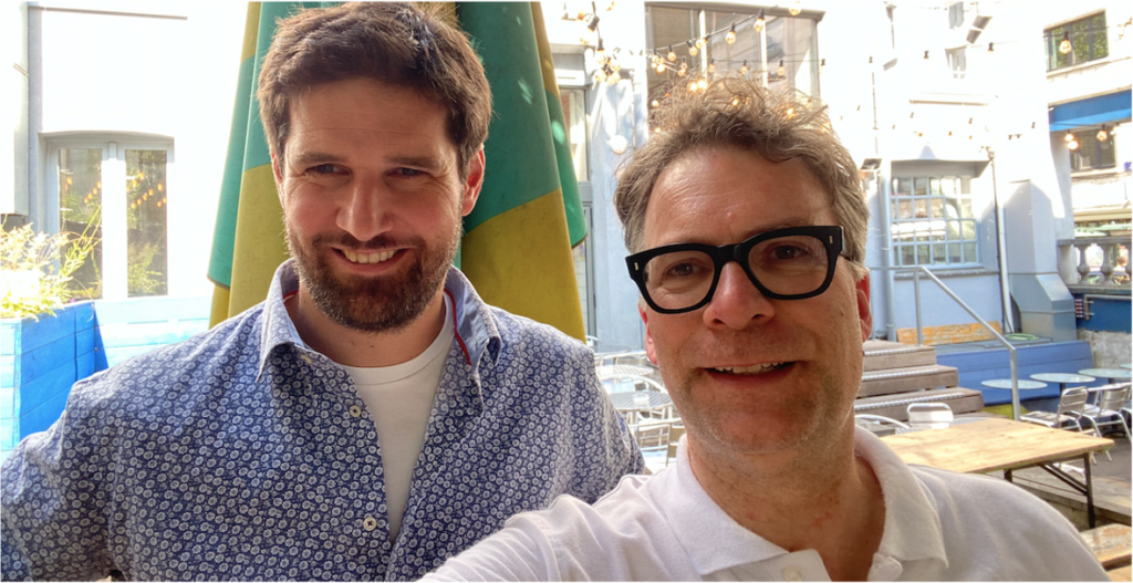 Olivier co-dirigeant BBP et Alexi fondateur Espaciel sur la terrasse du bar BBP Bailli