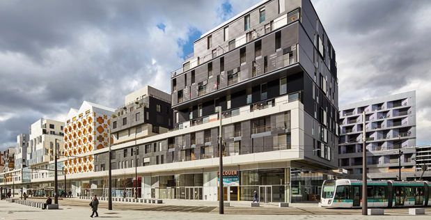 Das Macdonald-Lagerhaus in einem Geschäftsviertel in Paris