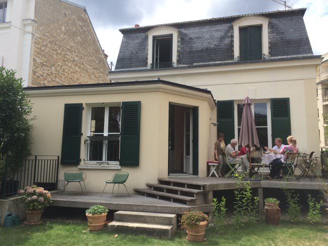 maison-reflecteur-espaciel-lumiere-naturelle-exterieur-famille-amis-bien-être