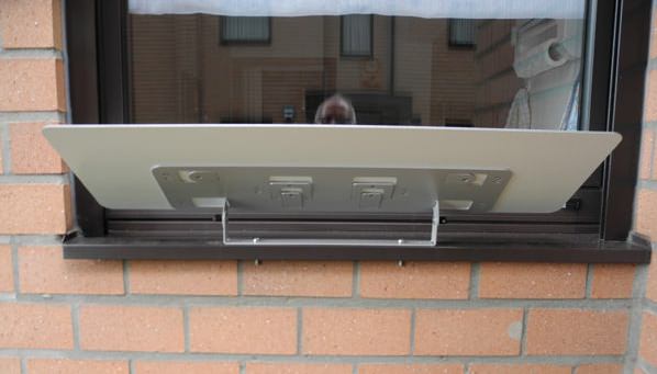 reflecteur-mural-fenetre-exterieur-pour-permettre-apporter-la-lumiere-du-jour-fixer-visser-sur-un-rebord-de-fenetre