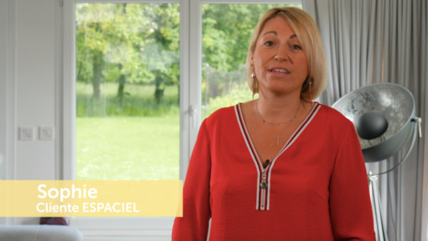 sophie mulliez, cliente espaciel a une maison orientée au nord et les rayons du soleil arrivent que dans son jardin et pas dans son intérieur