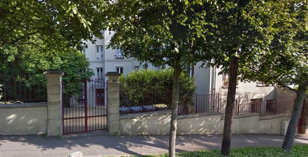 exterieur-couple-banlieue-parisienne-rez-de-jardin-manque-de-lumiere-dans-leur-habitation-verdure-arbre