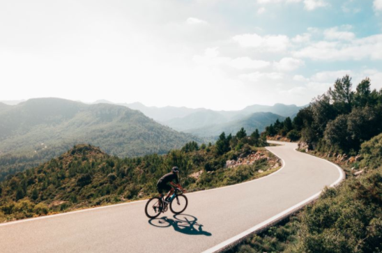 Galerie paravalanche- La lumière naturelle au service de la sécurité routière des cyclistes en montagne