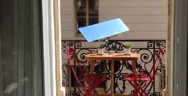 A balcony reflector that follows the sun – Testimony of Elisabeth in Sète