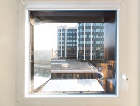 reflecteurs-muraux-espaciel-installés-a-une-fenetre