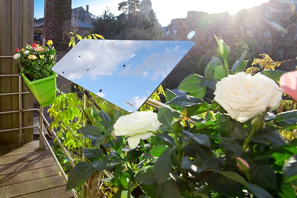 reflecteur-balcon-installe-sur-une-balustrade