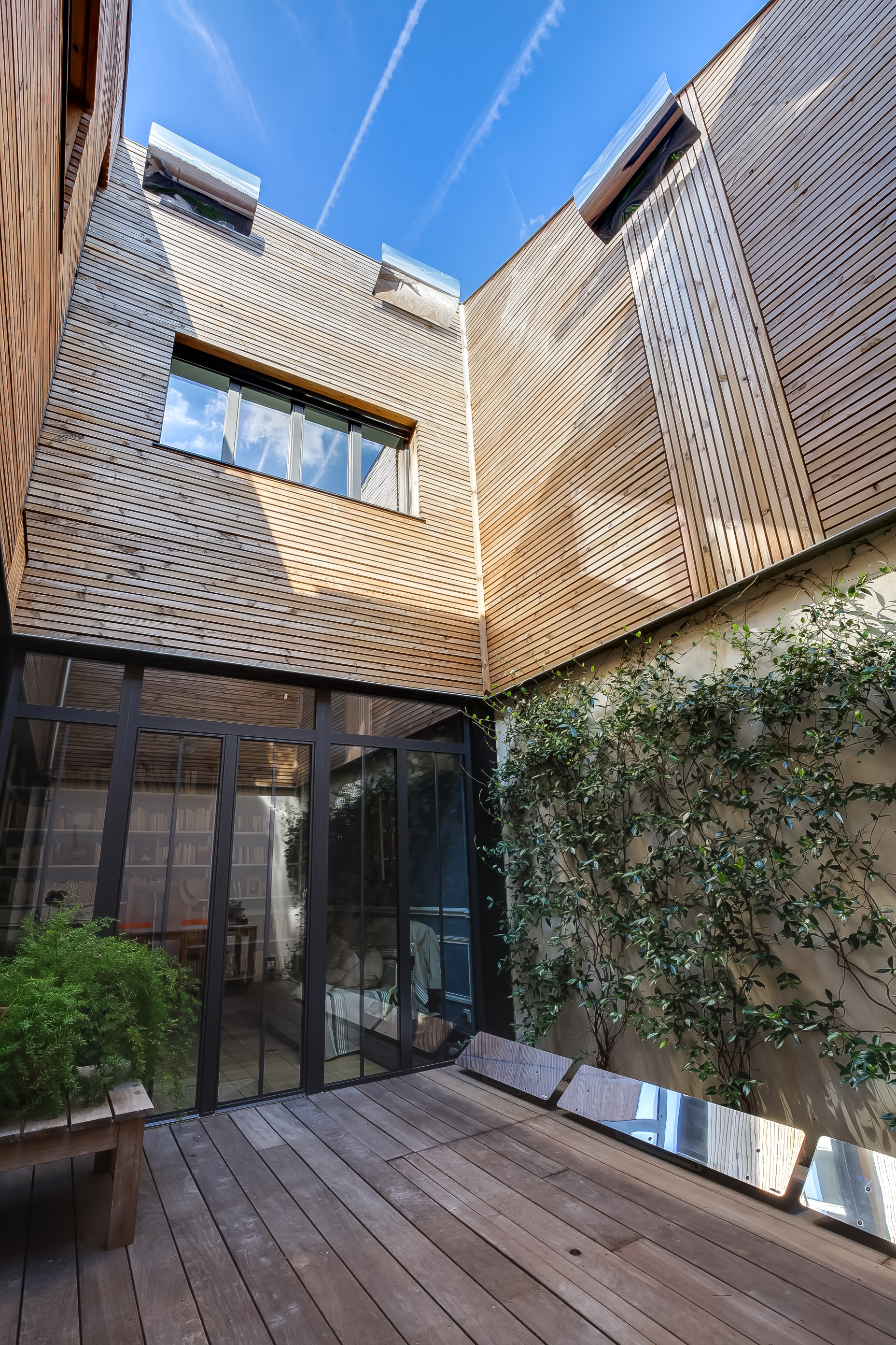 interior courtyard fitted out with Espaciel reflectors interior courtyard fitted out with Espaciel reflectors