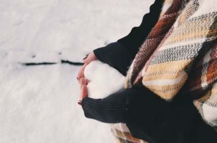 coeur-fait-avec-de-la-neige