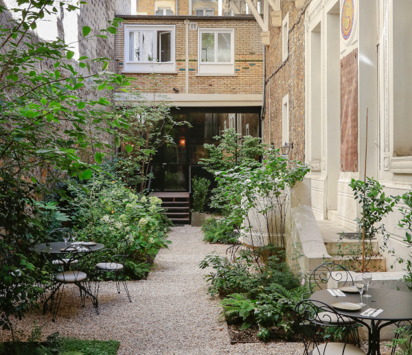la terrasse du restaurant la démocratie à paris
