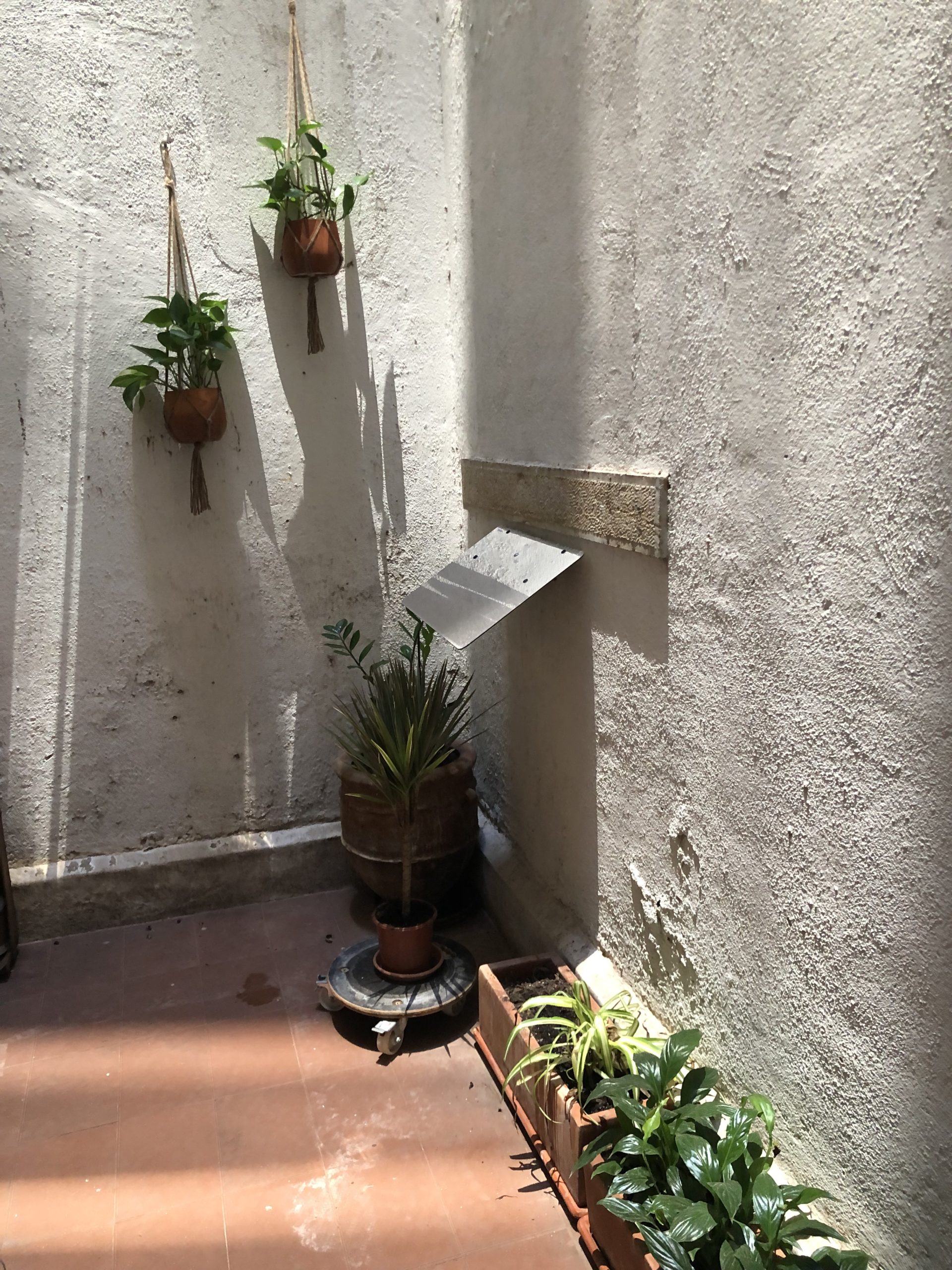 Effect of the Espaciel solar patio on a shaded courtyard 