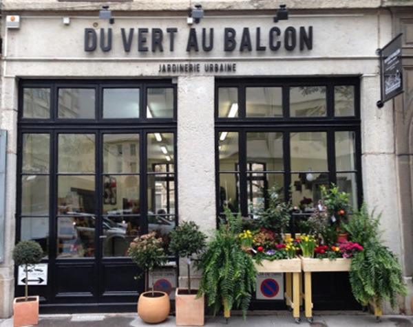 presentation-de-la-devanture-de-la-jardinerie-du-vert-au-balcon